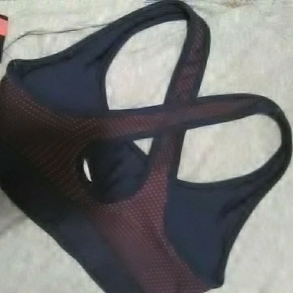 NWT Under Armour Sports Bra - Picture 3 of 5